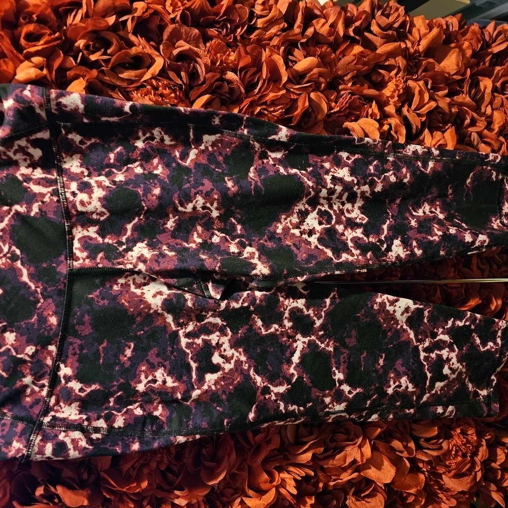 Old Navy Stylish Women's Black and Pink Workout Pants Capri Length Size Large